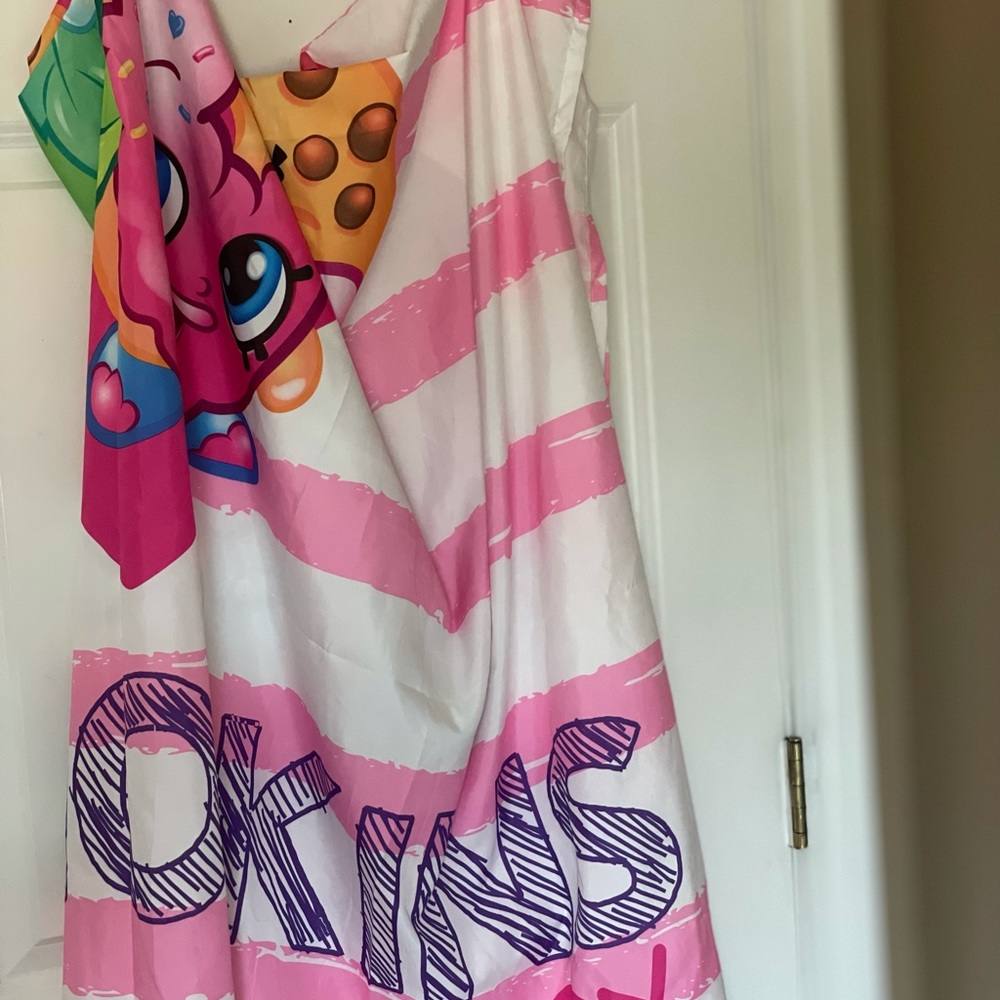 Shopkins fabric shower curtain - Picture 3 of 4
